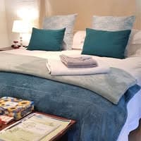 Hemel-en-Aarde Village Accommodation logo