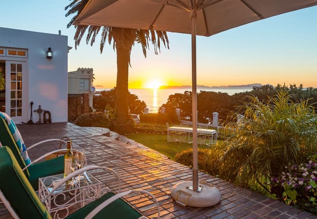 Manor on the Bay logo