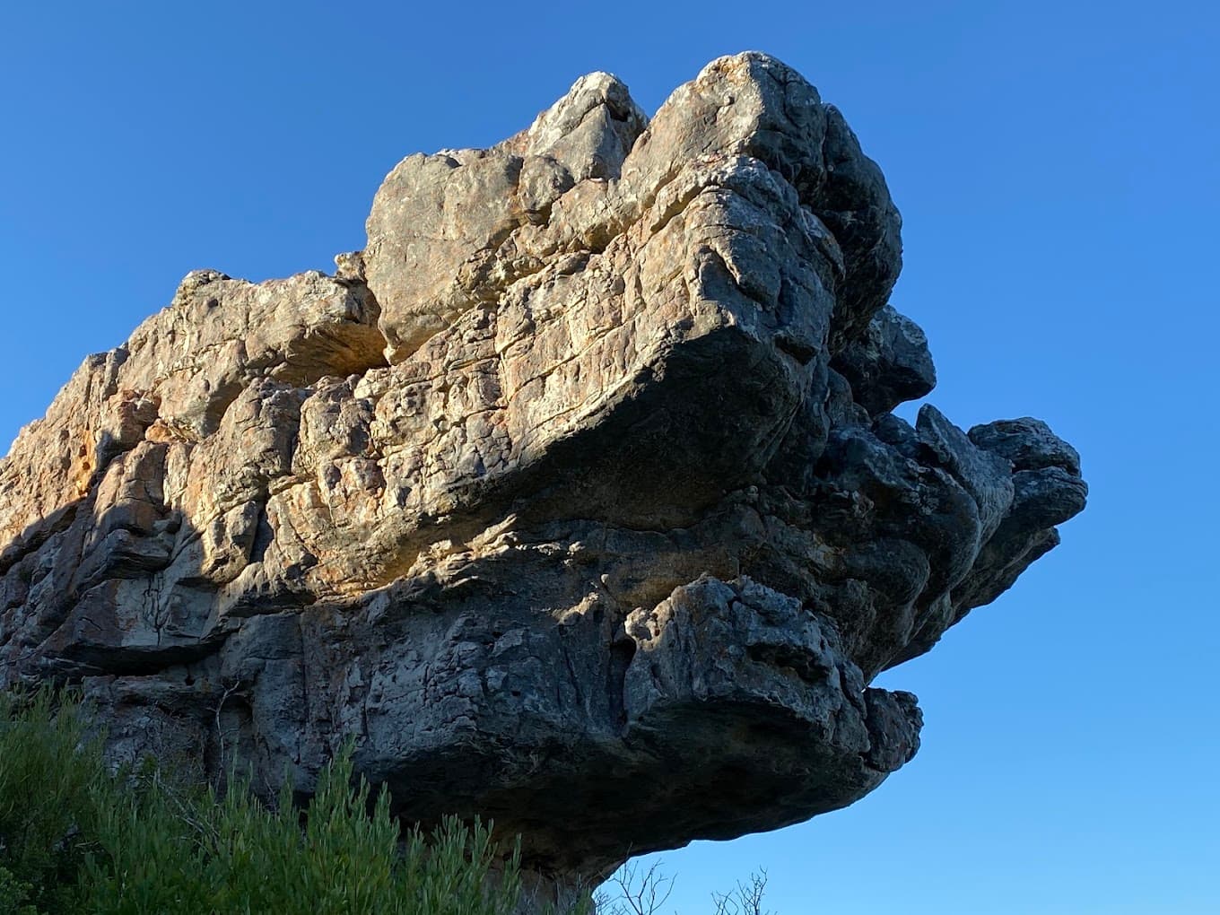 Peers Cave logo